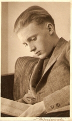 1942